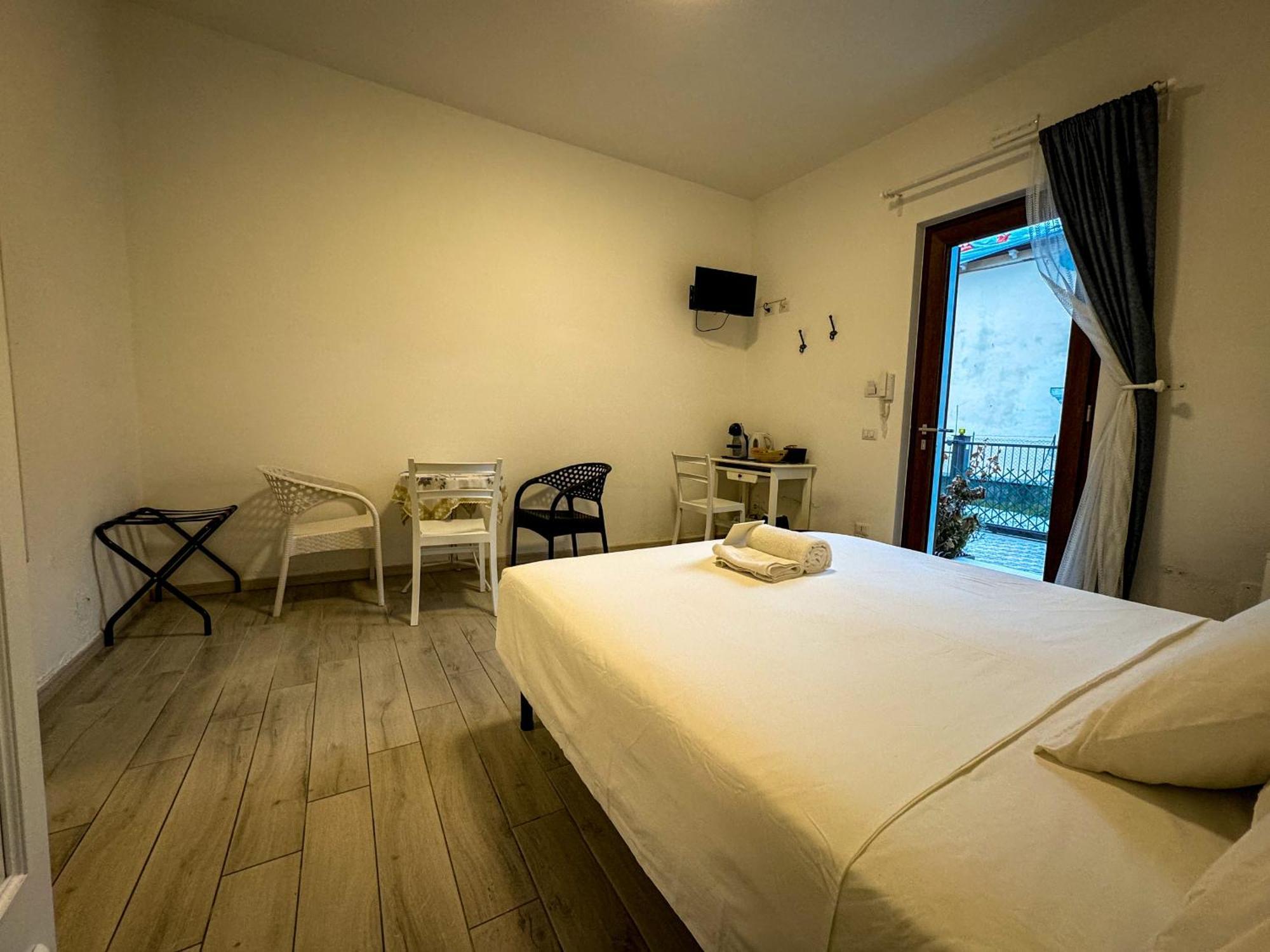 Sg Rooms - Casa Laura Пескиера дел Гарда Екстериор снимка