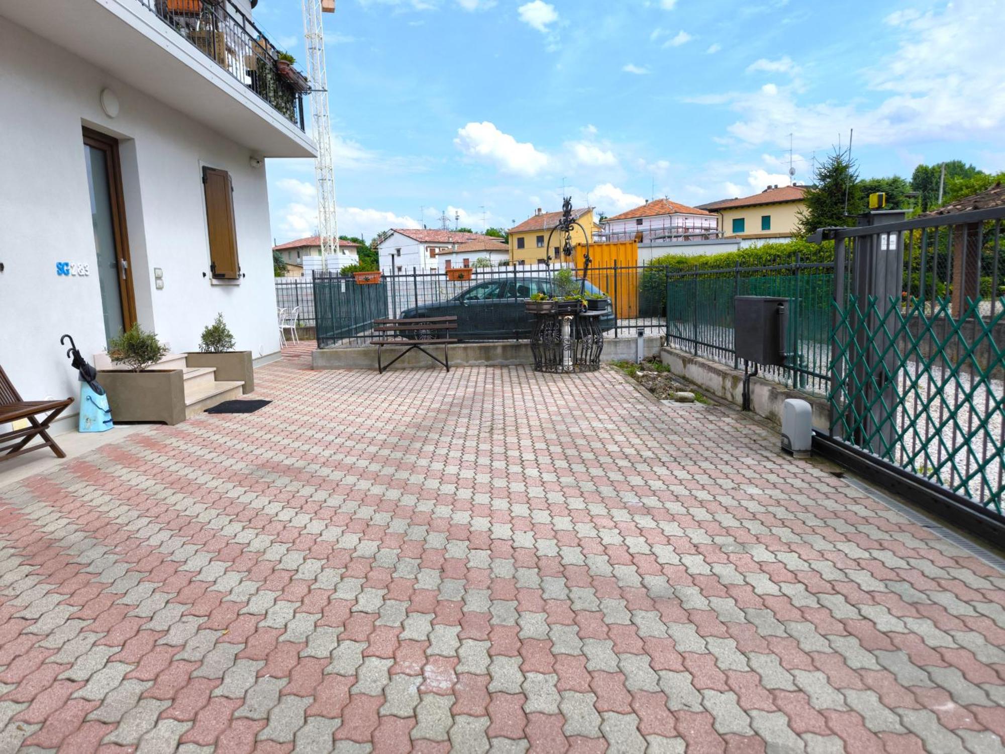 Sg Rooms - Casa Laura Пескиера дел Гарда Екстериор снимка