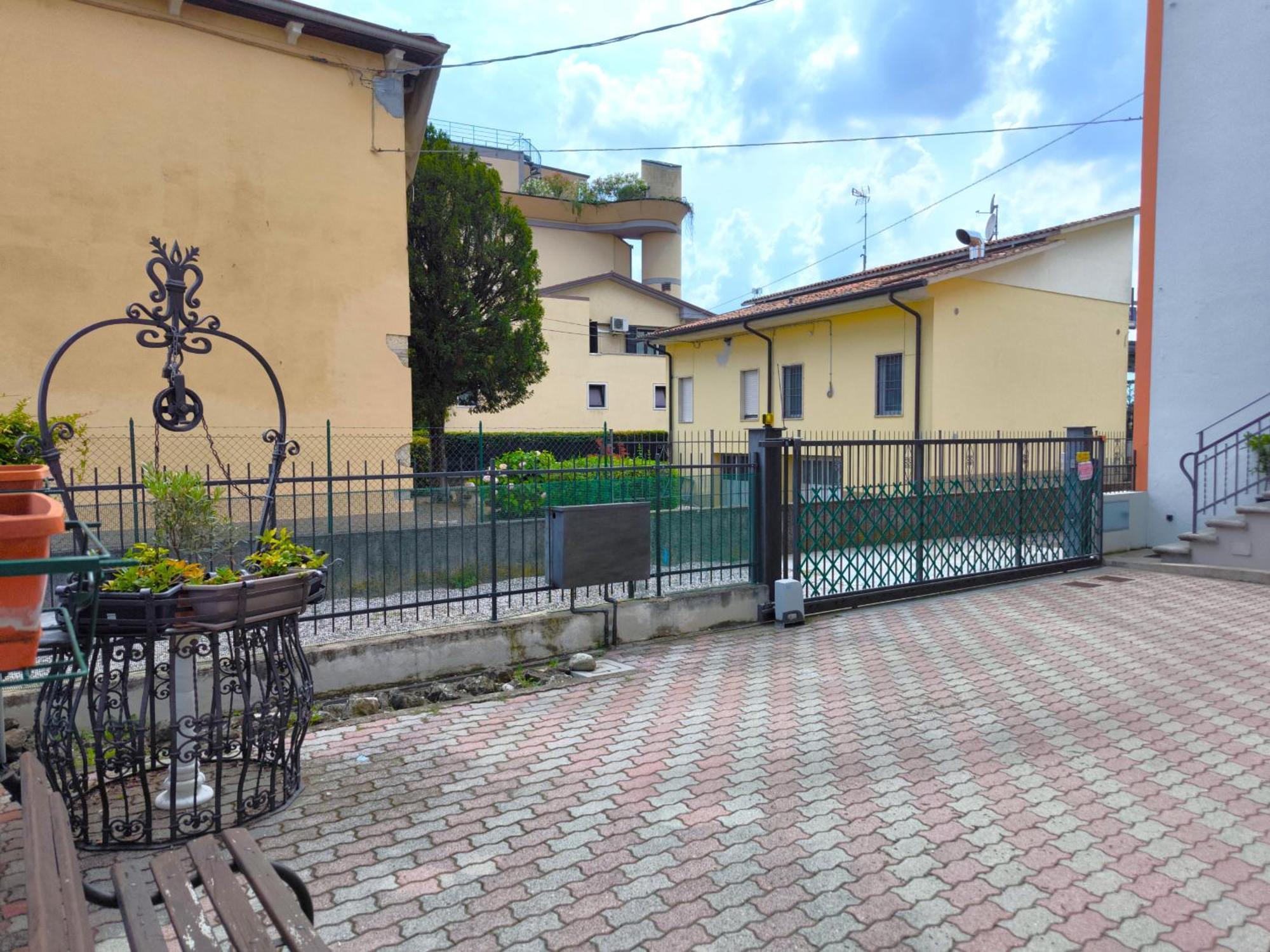 Sg Rooms - Casa Laura Пескиера дел Гарда Екстериор снимка