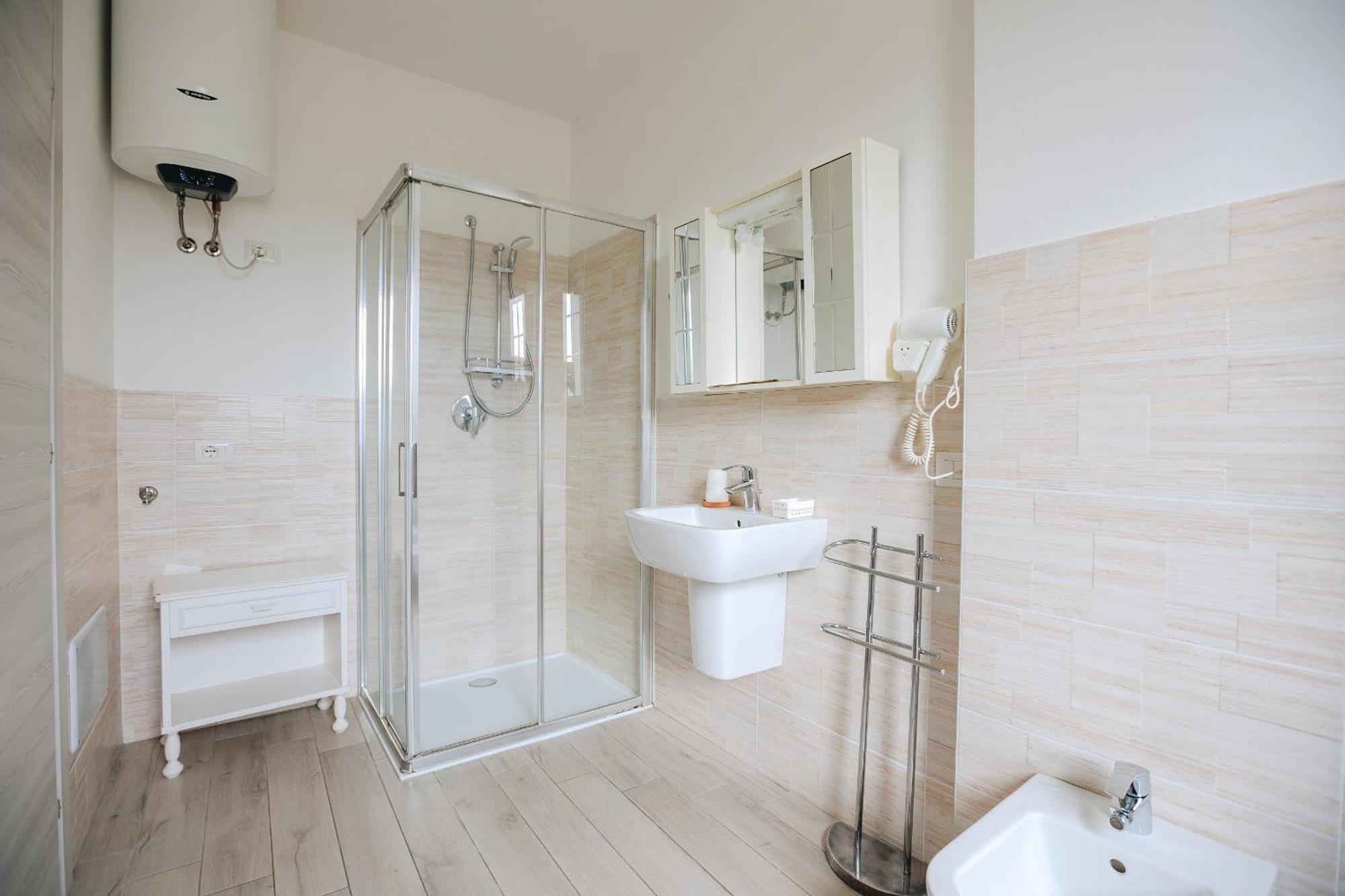 Sg Rooms - Casa Laura Пескиера дел Гарда Екстериор снимка