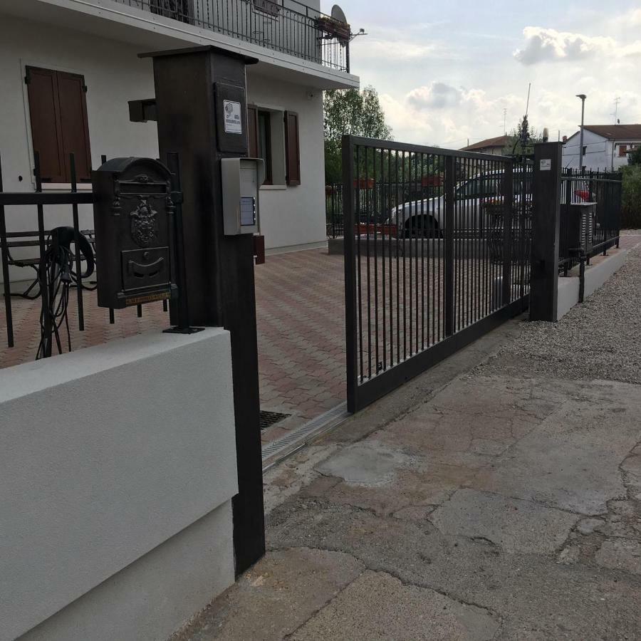 Sg Rooms - Casa Laura Пескиера дел Гарда Екстериор снимка