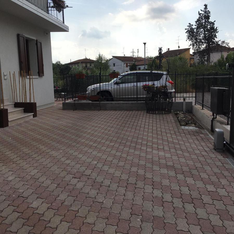 Sg Rooms - Casa Laura Пескиера дел Гарда Екстериор снимка